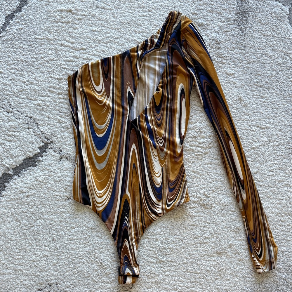 Fashion Nova One-Shoulder Swirl Bodysuit in Brown and Blue
